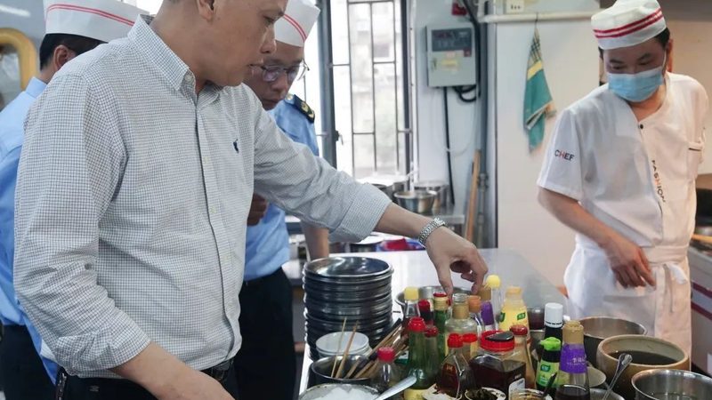 餐饮加盟代理费用并非一成不变，它通常由以下几个部分构成：