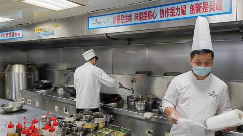 零食批发：小店与超市的差异化选择